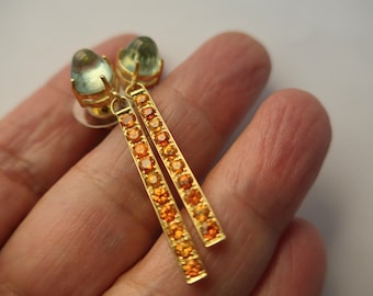 Pendientes colgantes de oro macizo de 18 quilates con granate mandarín y turmalina.