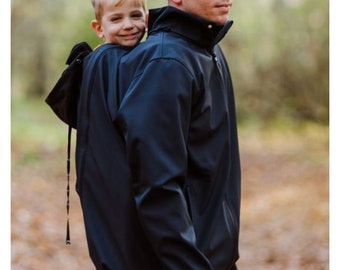 Chaqueta de porteo para papá Softshell GRIS. Transporte delantero/trasero.