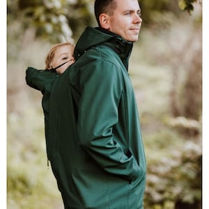 Chaqueta de porteo para papá Softshell GRIS. Transporte delantero/trasero.