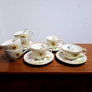 Krautheim Wiesengrund und Bergesh'n – Scene J – Servies - Kop en Schotel - Wildflower - Bloemen