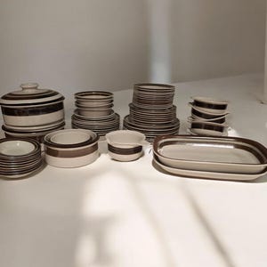 Arabia Karelia Servis, designad av Anja Jaatinen Winquist - 1970-talet - Finland - Vintage / Kök / Samlarföremål