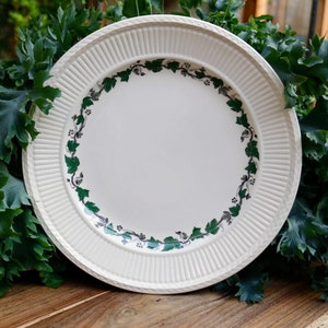 Wedgwood Stratford - Large Plate Diameter 32 cm - England / Crockery