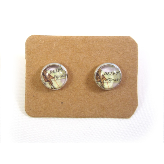 Personallized World map ear studs - Netherlands variations