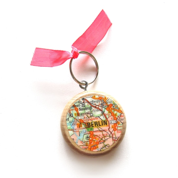 Personalized World map keychain Europe variations