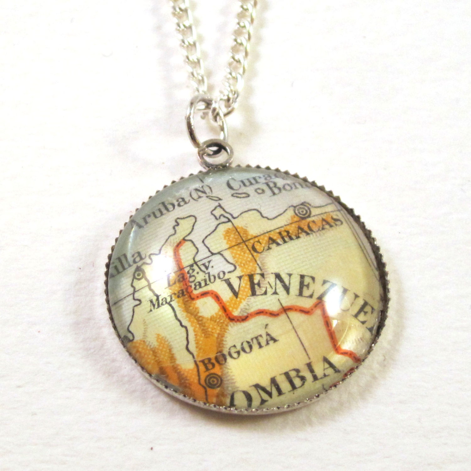Personalized map Necklace - Latin America variations 25 mm