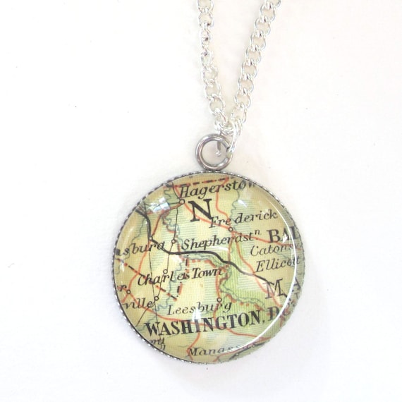 Personalized Map necklace - America variatons 25 mm