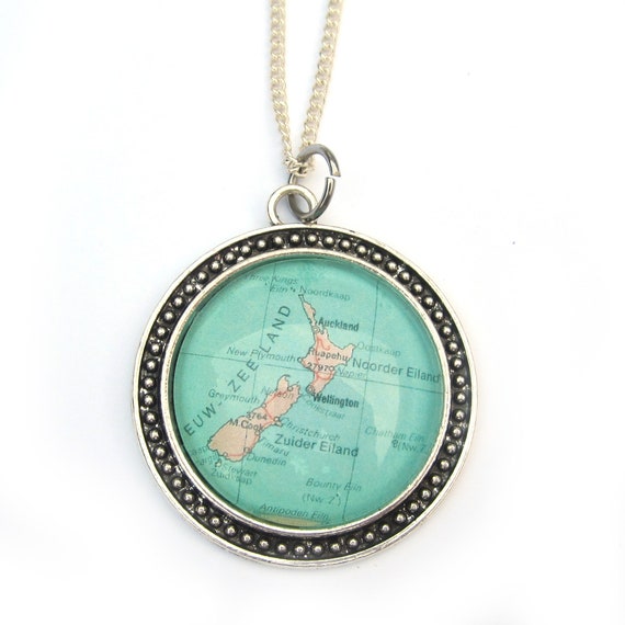 Personalized World map necklace - Indonesia - Oceania 30 mm