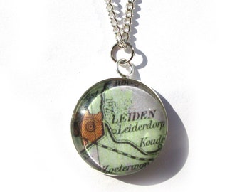 World map necklace 25 mm - Leiden variations