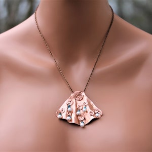 Naszyjnik z pereł, Biżuteria syreny, Biżuteria ogon syreny, Oszałamiająca biżuteria, Biżuteria miedziana, Biżuteria z młotkowanej miedzi, Niebieski topaz, Prezent urodzinowy
