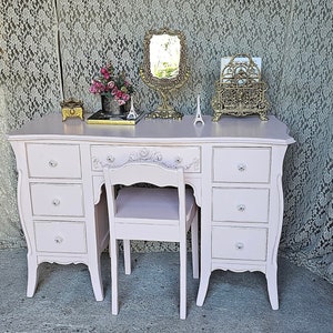 Vintage Vanity Table with chair, Pink Romantic Style, Shabby Chic, Circa 1940's Vanity Table