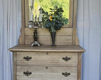 Antique Oak Eastlake-style chest of drawers, Circa 1930's