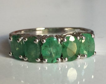 A BEAUTIFUL 3.32carat natural emerald ring in 925 sterling hallmarked silver