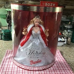 Holiday Barbie / 2001