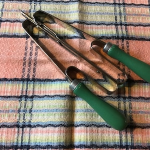 Green Handle Rug Hook
