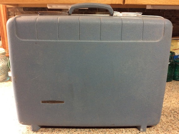 Starflite Blue Suitcase - image 6
