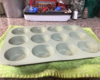 Mirro Green Muffin Pan