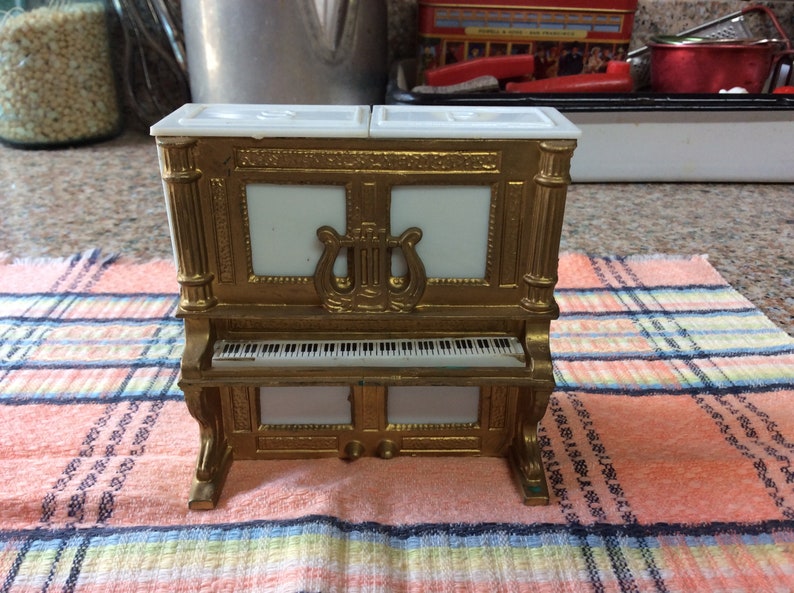 Upright Piano Salt Pepper Shakers