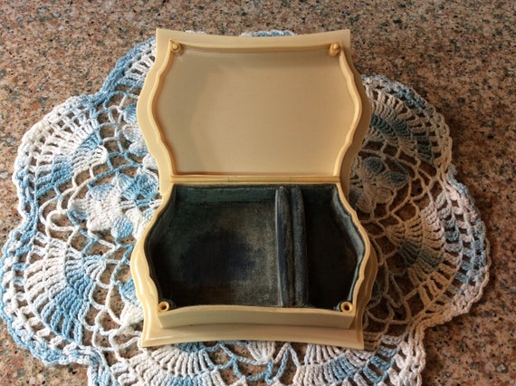 Ivory Colored Jewelry Box - image 4