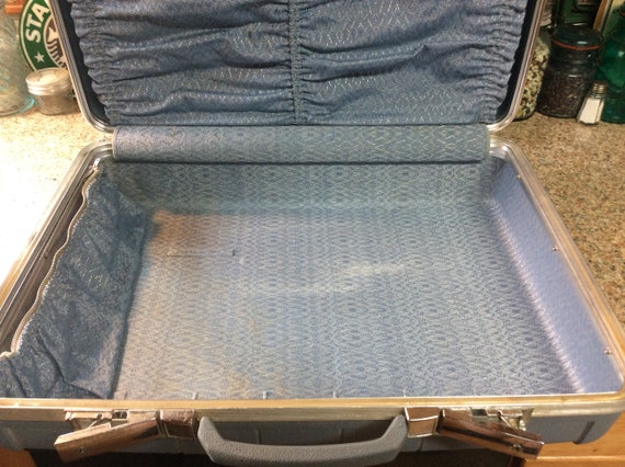 Starflite Blue Suitcase - image 8