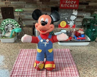 Mickey Mouse / Learn to Dress