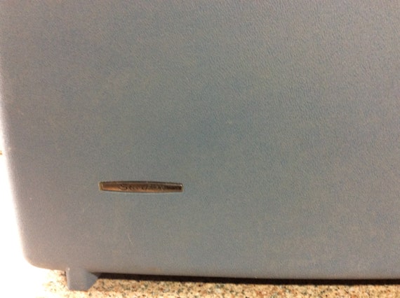 Starflite Blue Suitcase - image 2