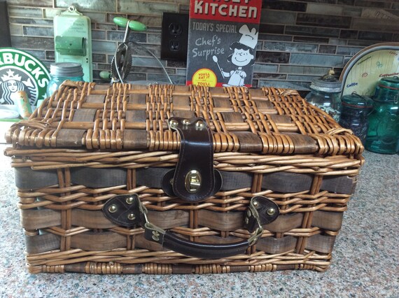 Wicker Picnic Basket / Wicker Tray - image 2