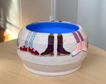 Buty! - Ceramiczna miska dekoracyjna