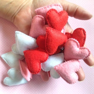 Mini felt hearts   Valentines day decor  4cm felt heart