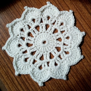 Crochet mug rugs/crochet coasters set of 4/handmade coasters/handmade crochet coasters set of 4/crochet mug rug/round coaster/flower coaster