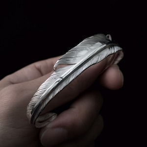 Brazalete de plumas de plata, brazalete de plata esterlina con plumas de águila, joyería artesanal inspirada en la naturaleza, brazalete bohemio hecho a mano para mujer.