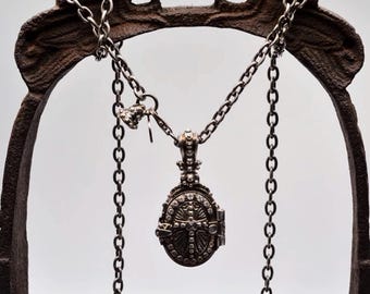 Handcrafted Sterling Silver Floral Locket Necklace – Vintage Victorian Keepsake Jewelry with Intricate Cross Design