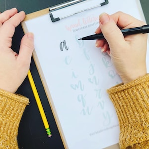 Övningsblad för handbokstäver | övningsguide för falsk kalligrafi | alfabetsblad | lär dig handbokstäver | Present till tonåring bild 7