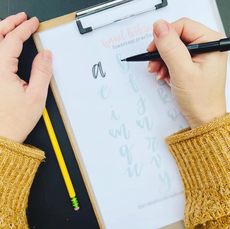 Övningsblad för handbokstäver | övningsguide för falsk kalligrafi | alfabetsblad | lär dig handbokstäver | Present till tonåring bild 7