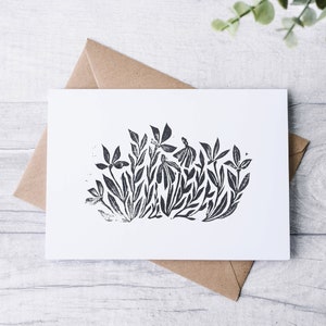 Carte de timbre de fleurs | Carte de vœux Linogravure | Timbre sculpté à la main | Fleurs noires | Fleurs modernes Papeterie | Carte correspondante | Cartes postales d’escargots