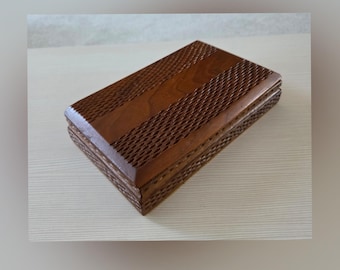 Caja de madera antigua Caja de baratijas de madera Almacenamiento de joyas Caja decorativa tallada a mano Caja de regalo vintage Caja de madera vintage rectangular Caja de arte única