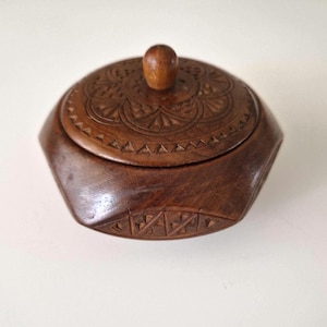 Hexagon wooden box Keepsake box Deep carved handmade box Vintage european wooden box Wooden  round box Wood trinket box Jewelry storage box
