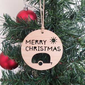 キャラバンのクリスマスデコレーション - オーナメント - クリスマスツリー - ギフト - クリスマスギフト - 木製 - ハッピーキャンピングカー - キャラバン - レトロキャラバン