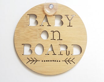 Signe de bébé à bord pour voiture avec DOTS et ARROW-wooden sign-kids gift-baby gift-lasercut-mother's day-newborn-decor-wall hanging