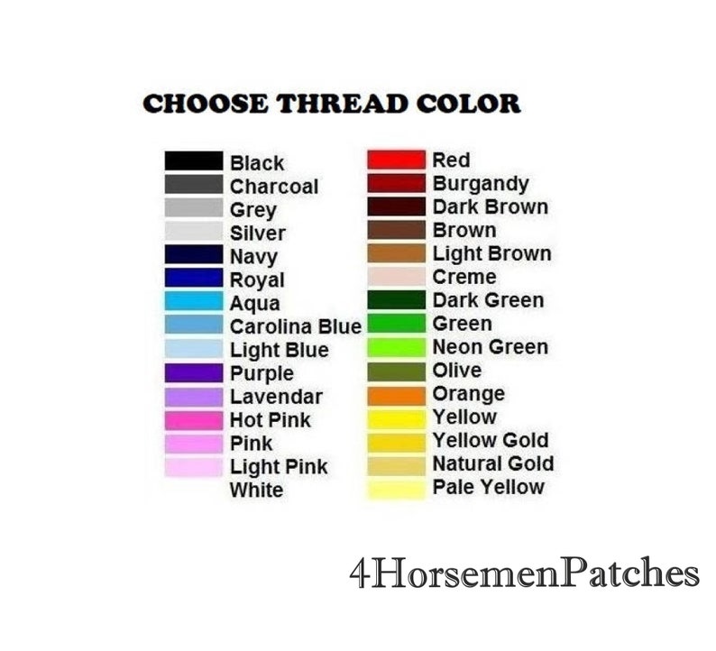 Puede incluir: Un gr&aacute;fico que muestra las opciones de color de hilo para bordar. Los colores est&aacute;n dispuestos en dos columnas, con la columna izquierda mostrando negro, carb&oacute;n, gris, plata, azul marino, azul real, aguamarina, azul Carolina, azul claro, morado, lavanda, rosa intenso, rosa, rosa claro y blanco. La columna derecha muestra rojo, burdeos, marr&oacute;n oscuro, marr&oacute;n, marr&oacute;n claro, crema, verde oscuro, verde, verde ne&oacute;n, oliva, naranja, amarillo, oro amarillo, oro natural y amarillo p&aacute;lido. El texto "CHOOSE THREAD COLOR" est&aacute; en la parte superior del gr&aacute;fico, y el texto "4Horsemen Patches" est&aacute; en la parte inferior.