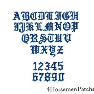 Puede incluir: Un alfabeto y n&uacute;meros azules en estilo de fuente g&oacute;tica. Las letras est&aacute;n en may&uacute;sculas y los n&uacute;meros est&aacute;n en una sola fila.