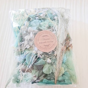 Light Blue Preserved flower eco confetti dried loose flowers natural botanical florist DIY crafts supplies gifts weddings hampers décor