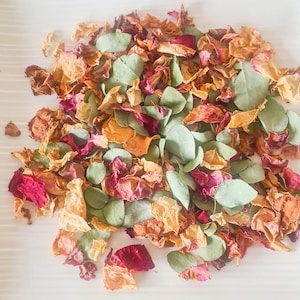 Coriandoli di foglie di gomma di eucalipto essiccate e petali di rosa sfusi biodegradabili ecologici australiani nativi per matrimoni fiori secchi naturali 1 litro