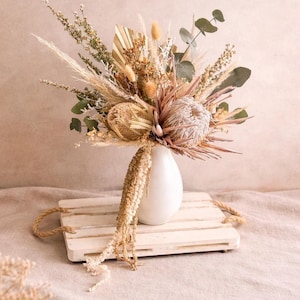 Arreglo floral seco nativo australiano, hierba de la pampa, protea, banksia, decoración neutra para bodas, flores secas, ramo eterno rústico