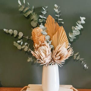 Australian Native Dried Floral Arrangement King Protea Banksia Eucalyptus Neutral Home Wedding Decor Dried Flowers Everlasting Bouquet