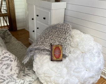 Dollhouse Miniatures bean bag, lovesac, seating, dollhouse decor 1:12 scale