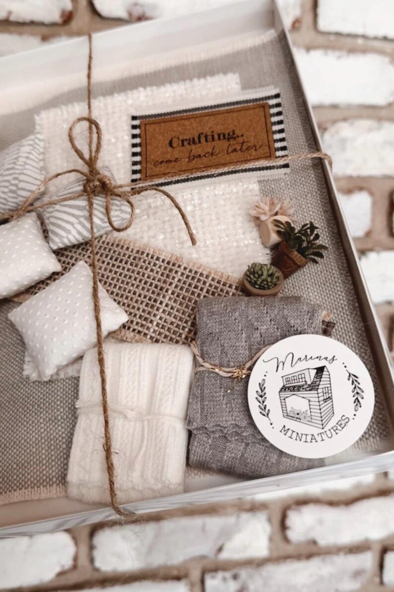 Dollhouse Miniatures Coordinating Decor Set, 112 Scale, Carpet