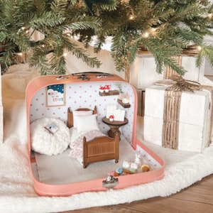 Dollhouse suitcase, dollhouse presents, kids dollhouse, Christmas present ideas, girls presents, miniature house, dollhouse toys