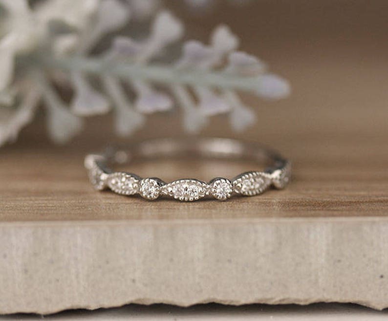 Graduating Size Round Diamond Halfway Pave Band