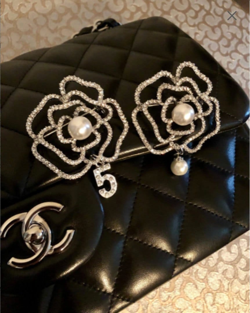 CHANEL CCロゴ パール付きブローチ　正規品 CHANEL - 新品未使用《シャネル》ブローチ コスチュームパール