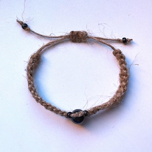 Bracelet surfeurs, bracelet corde, bracelet décontracté sisal naturel, marron, accent festival, pierre noire, bohème, minimalisme, boîte cadeau taille réglable